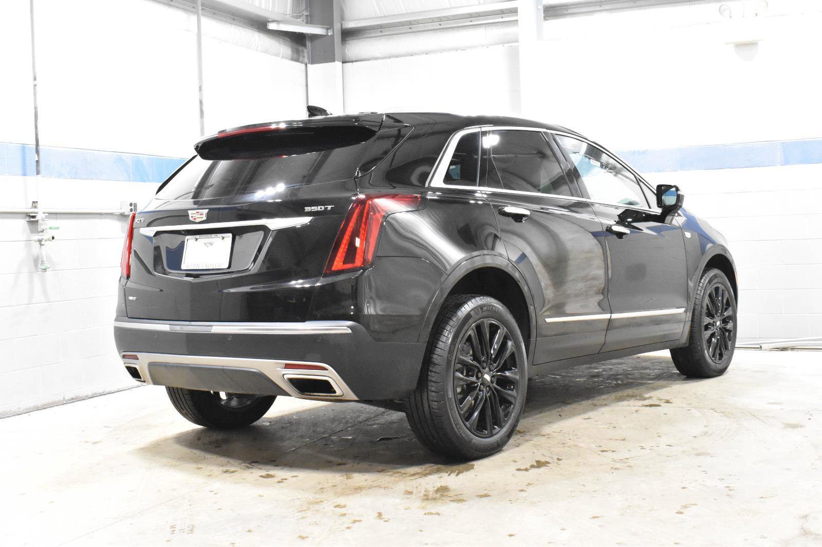 Certified 2025 Cadillac XT5 Premium Luxury w/ LPO, Floor Liner Package image 33