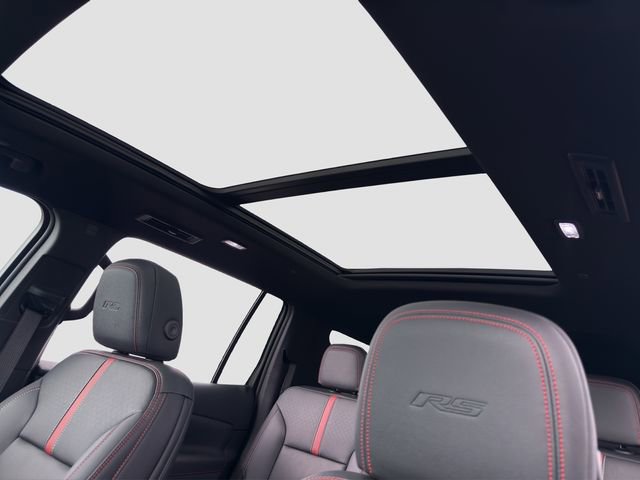 Used 2025 Chevrolet Traverse RS image 31