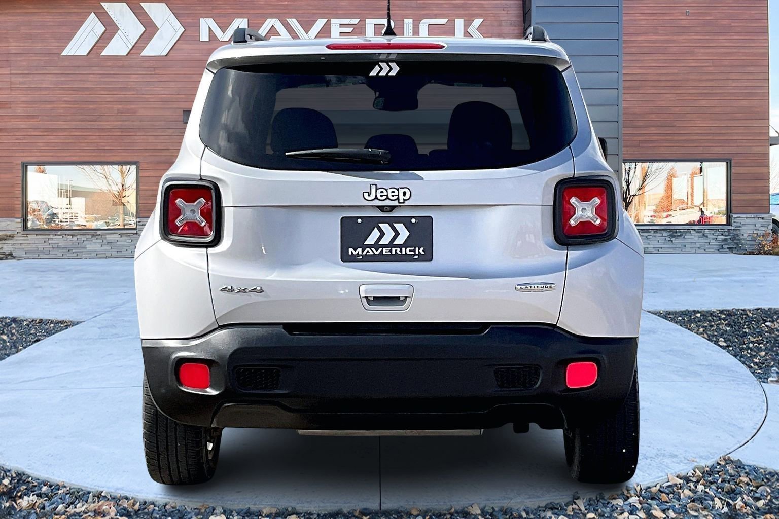 Used 2018 Jeep Renegade Latitude w/ UConnect 8.4 Nav Group image 6