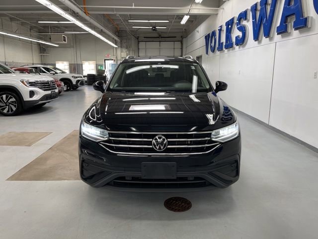 Used 2023 Volkswagen Tiguan SE w/ Panoramic Sunroof Package AWD/4WD image 6