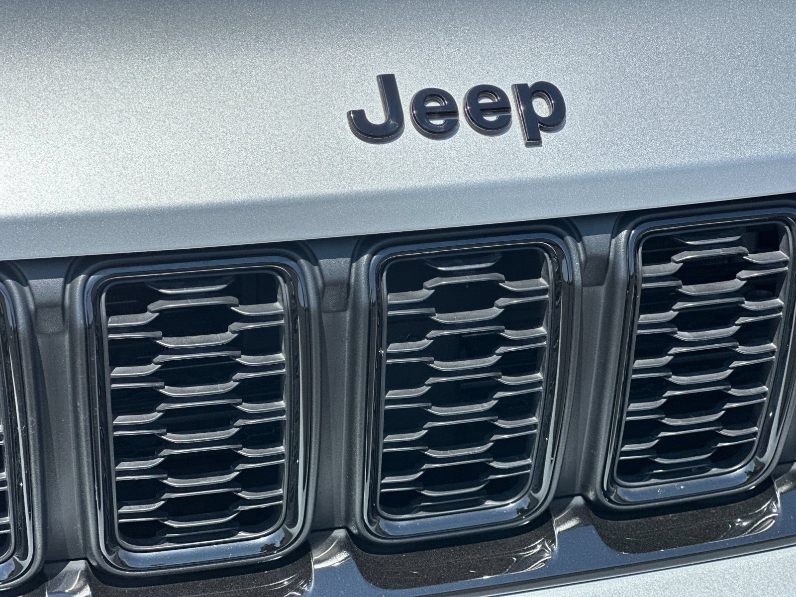 Used 2023 Jeep Grand Cherokee Altitude RWD image 38