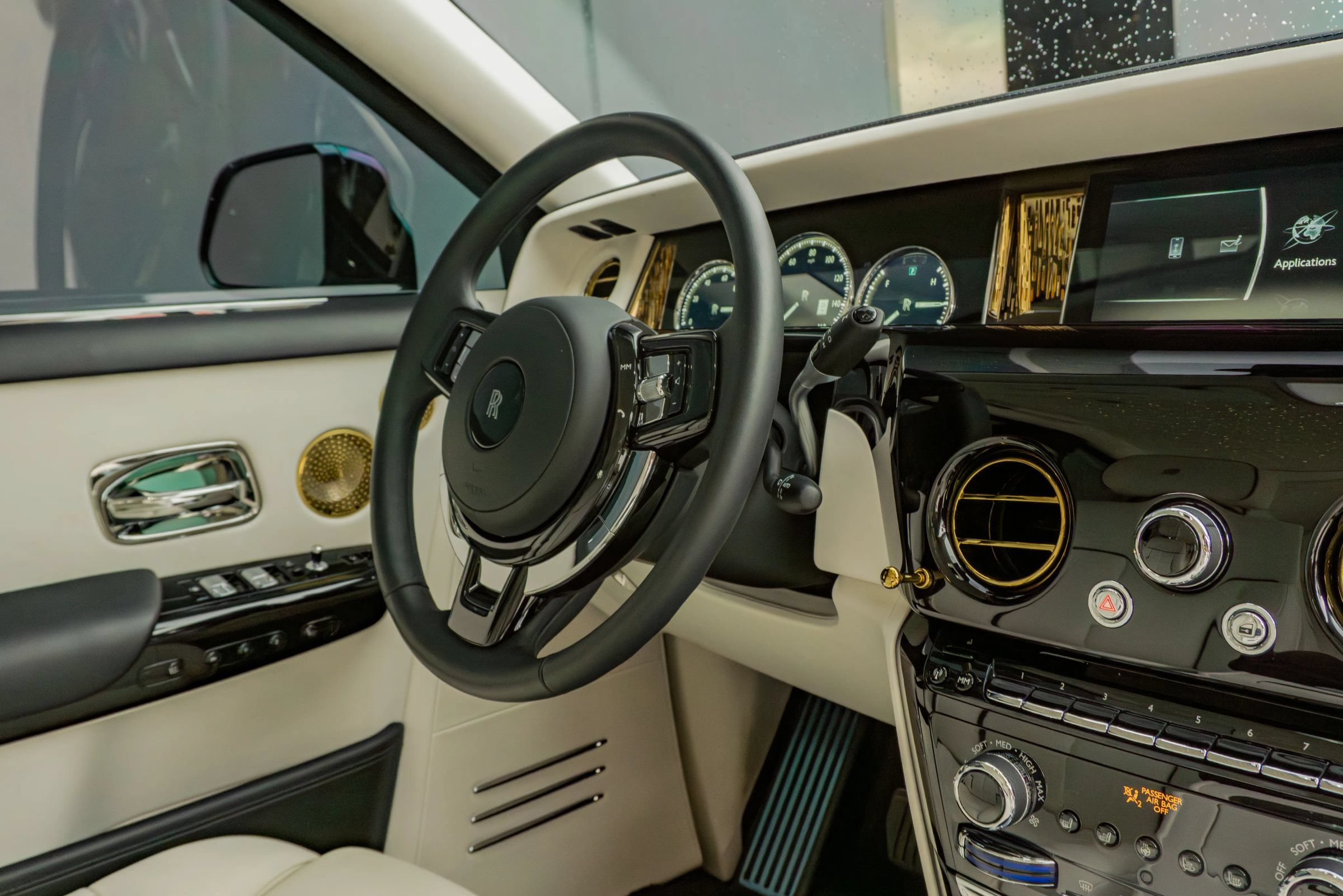 Used 2024 Rolls-Royce Phantom Sedan RWD image 70