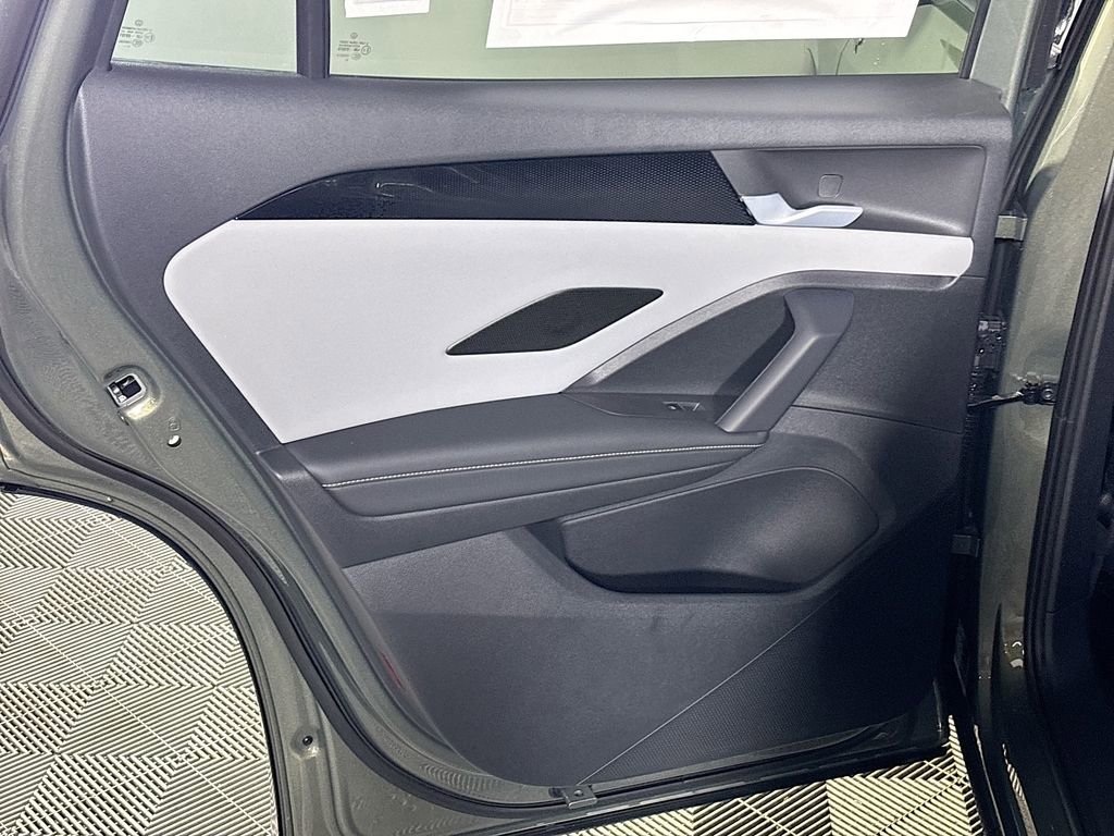 New 2026 Volkswagen Tiguan SE R-Line image 19