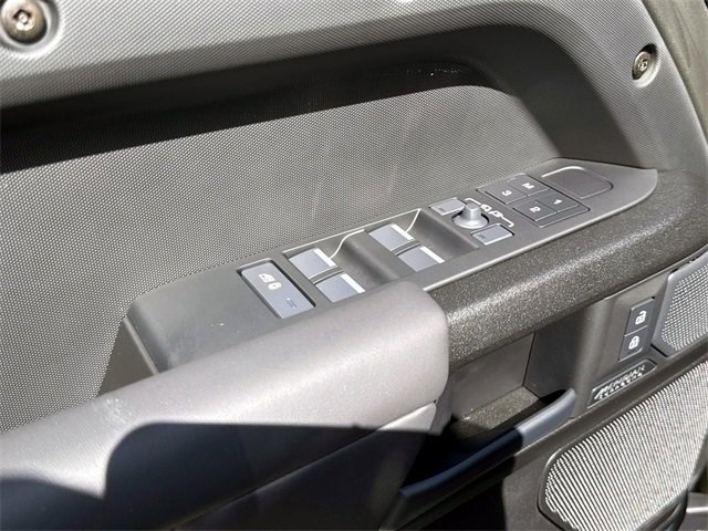 Used 2025 Land Rover Defender 110 image 16
