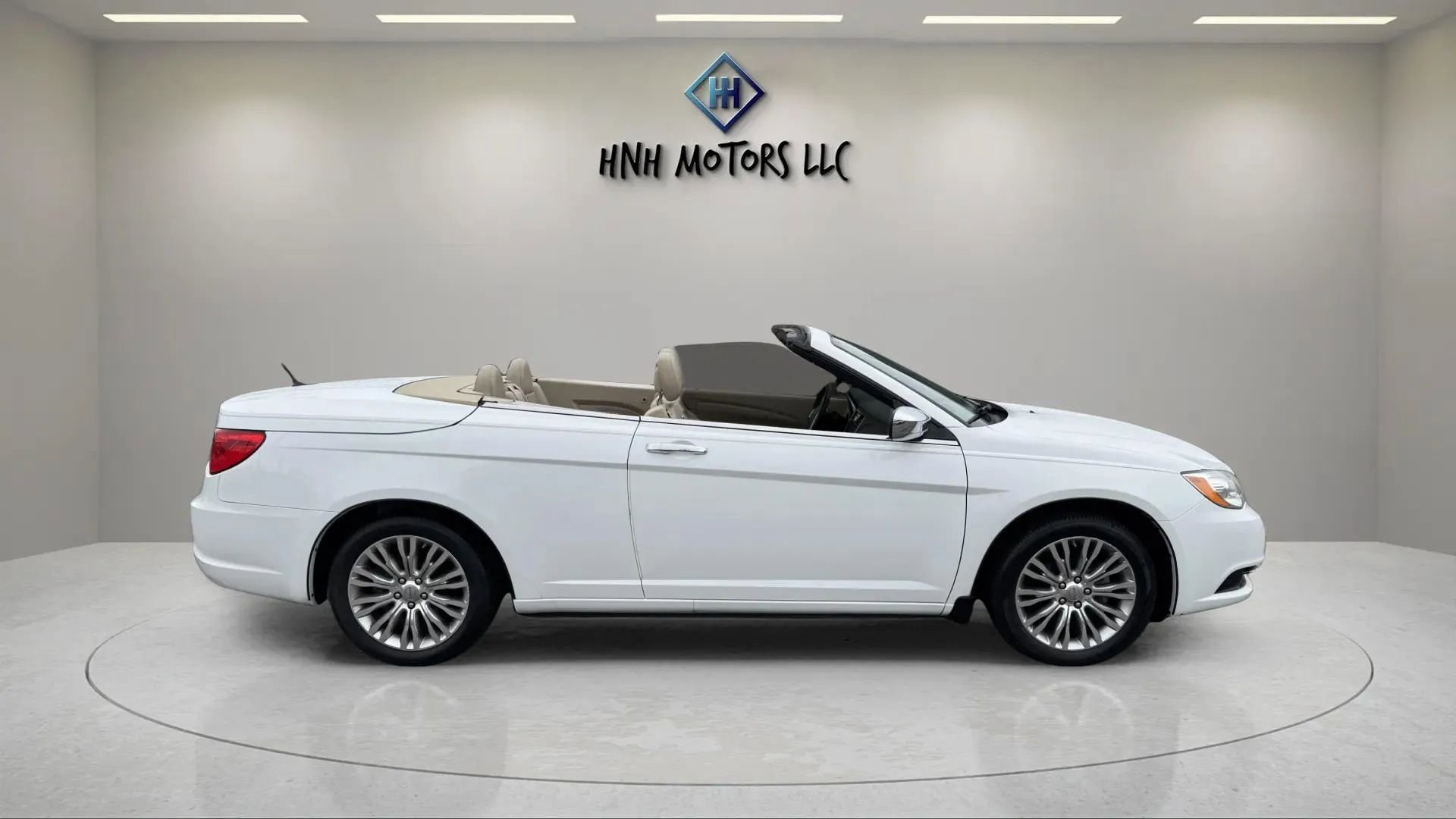 Used 2013 Chrysler 200 Limited image 20