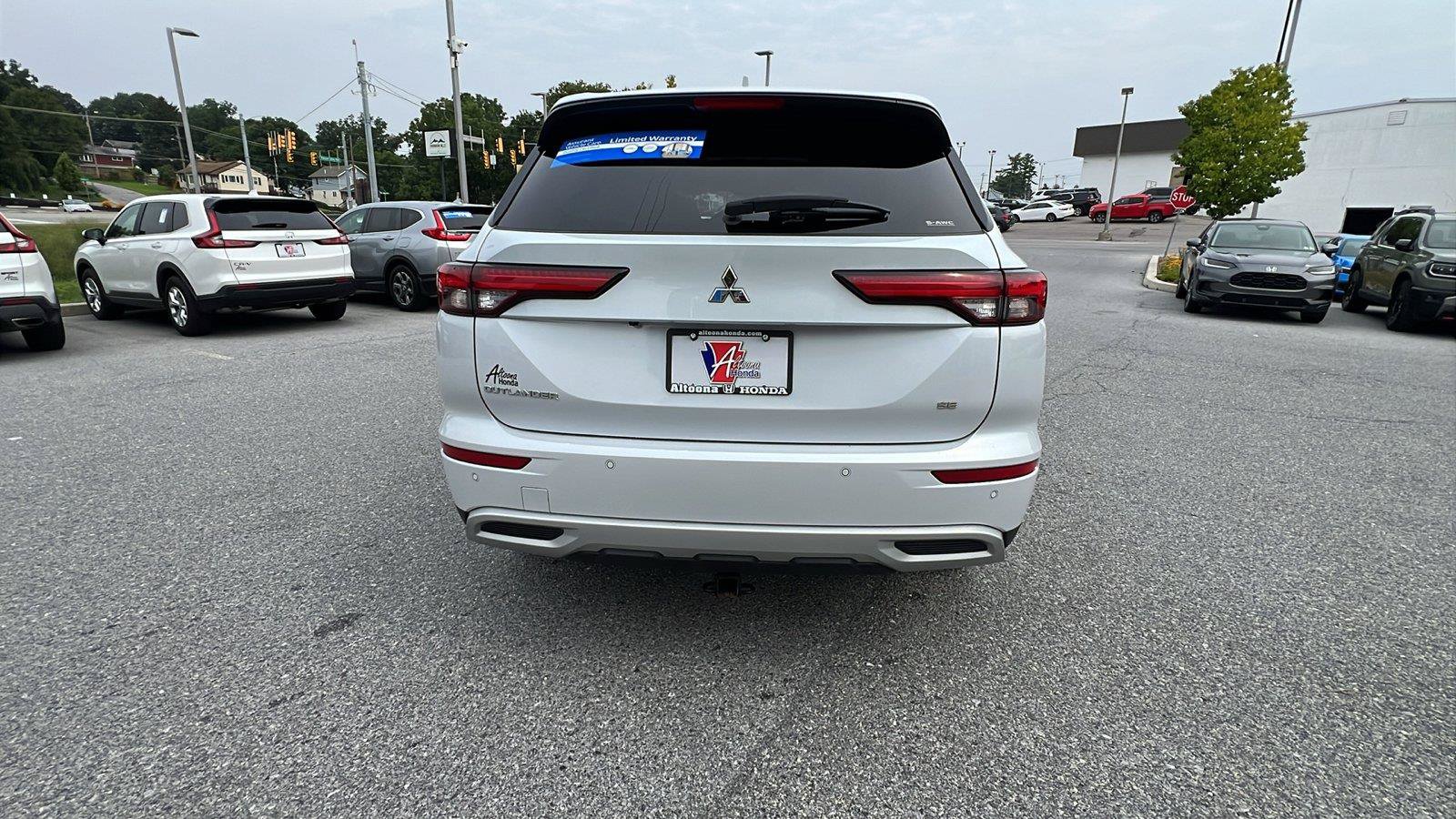 Used 2024 Mitsubishi Outlander SE AWD/4WD image 5
