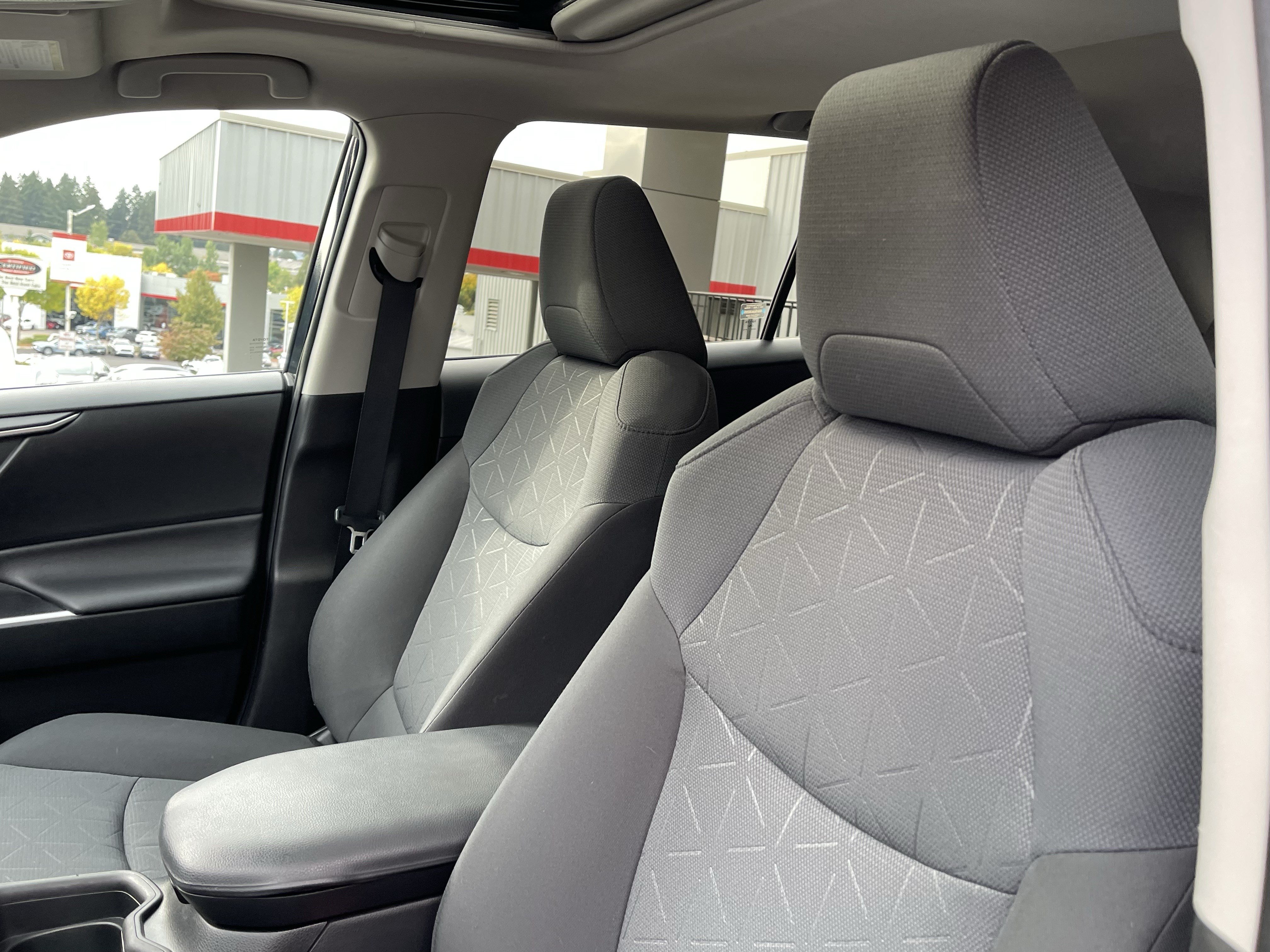 Used 2021 Toyota RAV4 XLE w/ Convenience Package AWD/4WD image 19