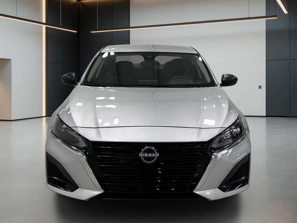 Used 2024 Nissan Altima 2.5 SV FWD image 5