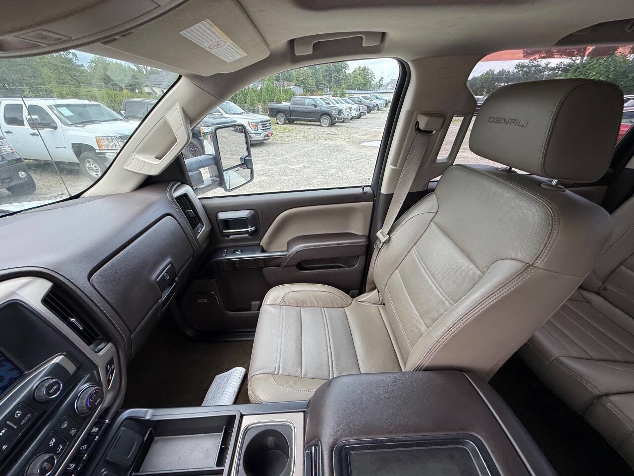 Used 2015 GMC Sierra 2500 Denali w/ Duramax Plus Package AWD/4WD image 15