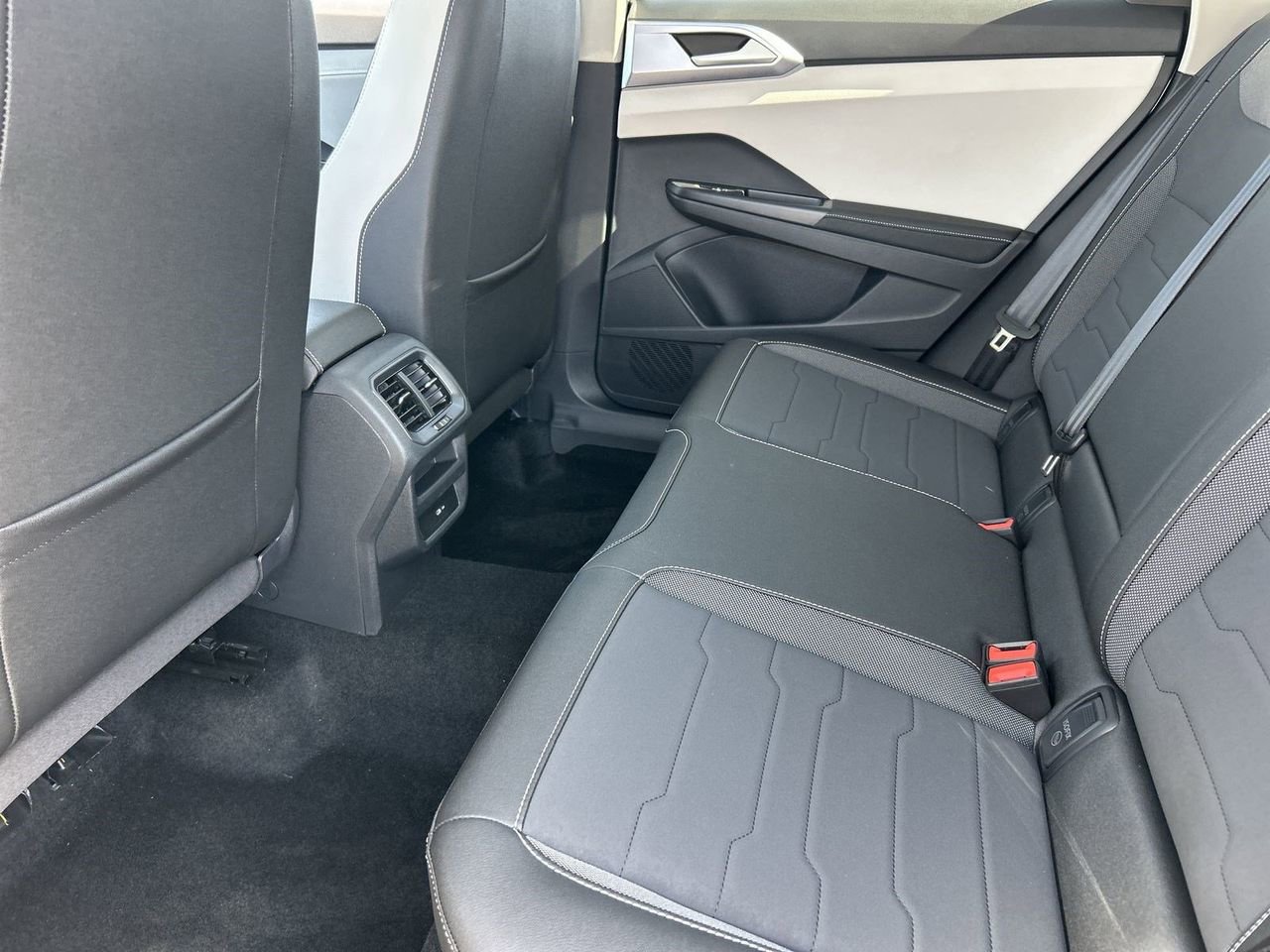 New 2026 Volkswagen Taos SE image 13