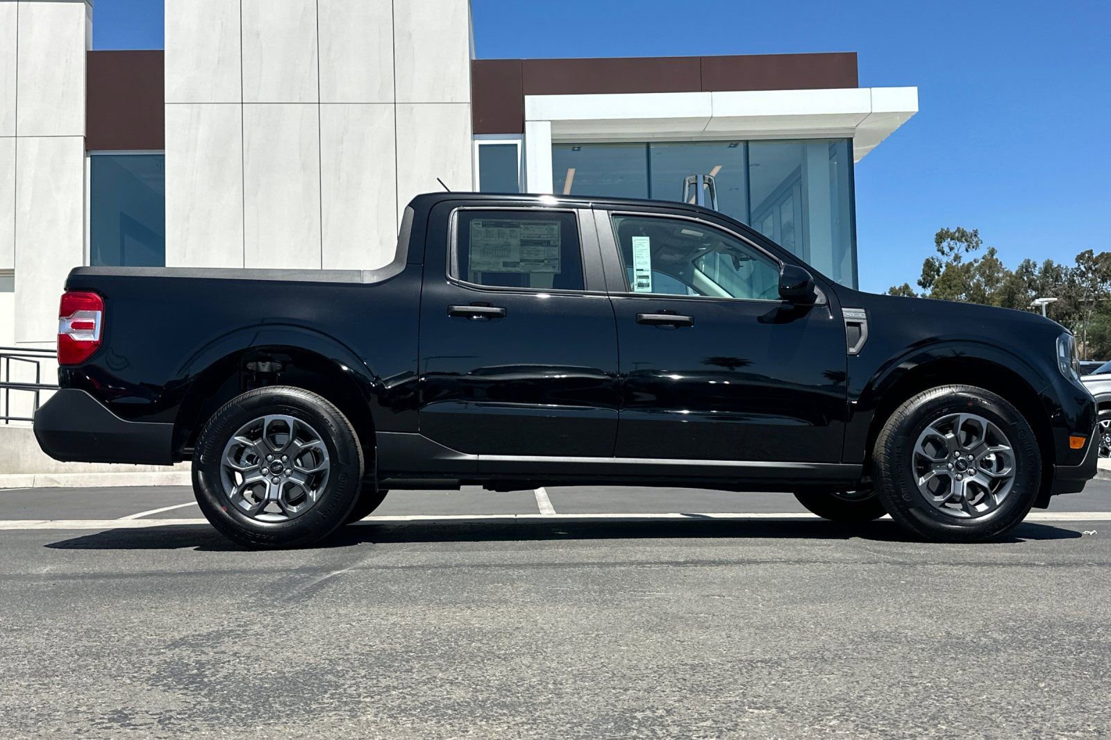 New 2026 Ford Maverick XLT w/ XLT Luxury Package AWD/4WD image 2