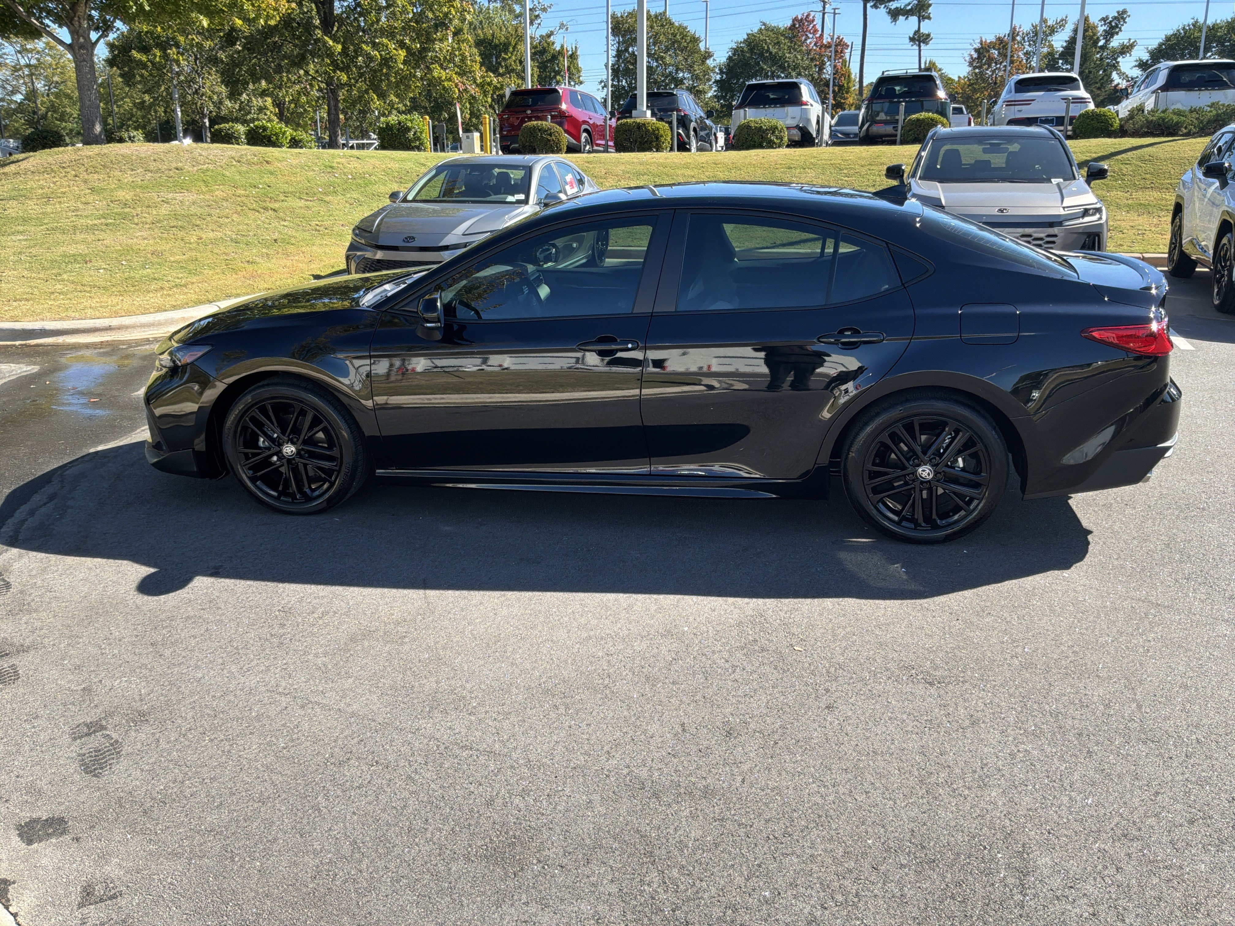 Used 2026 Toyota Camry SE FWD image 7