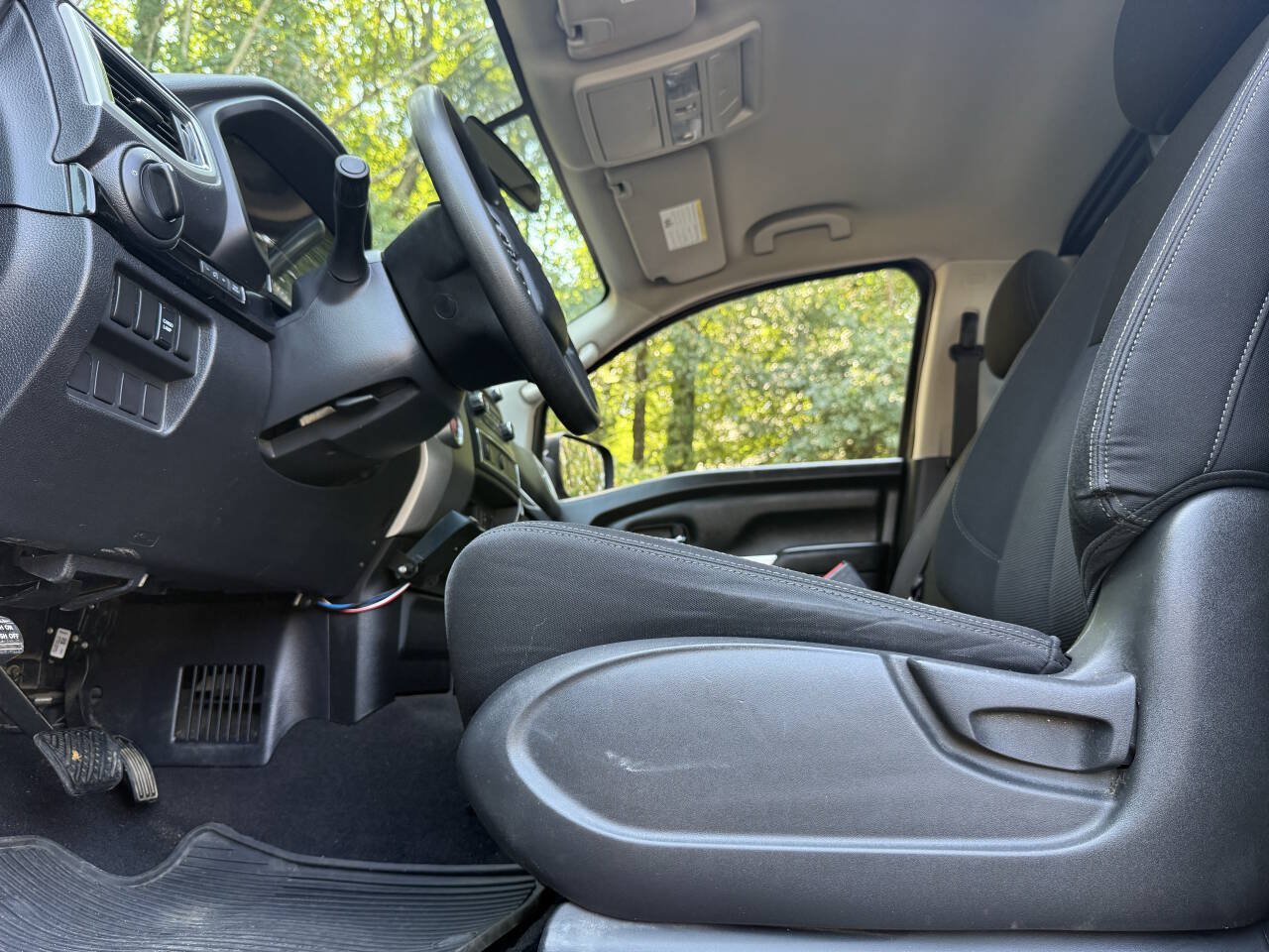 Used 2017 Nissan Titan SV RWD image 21