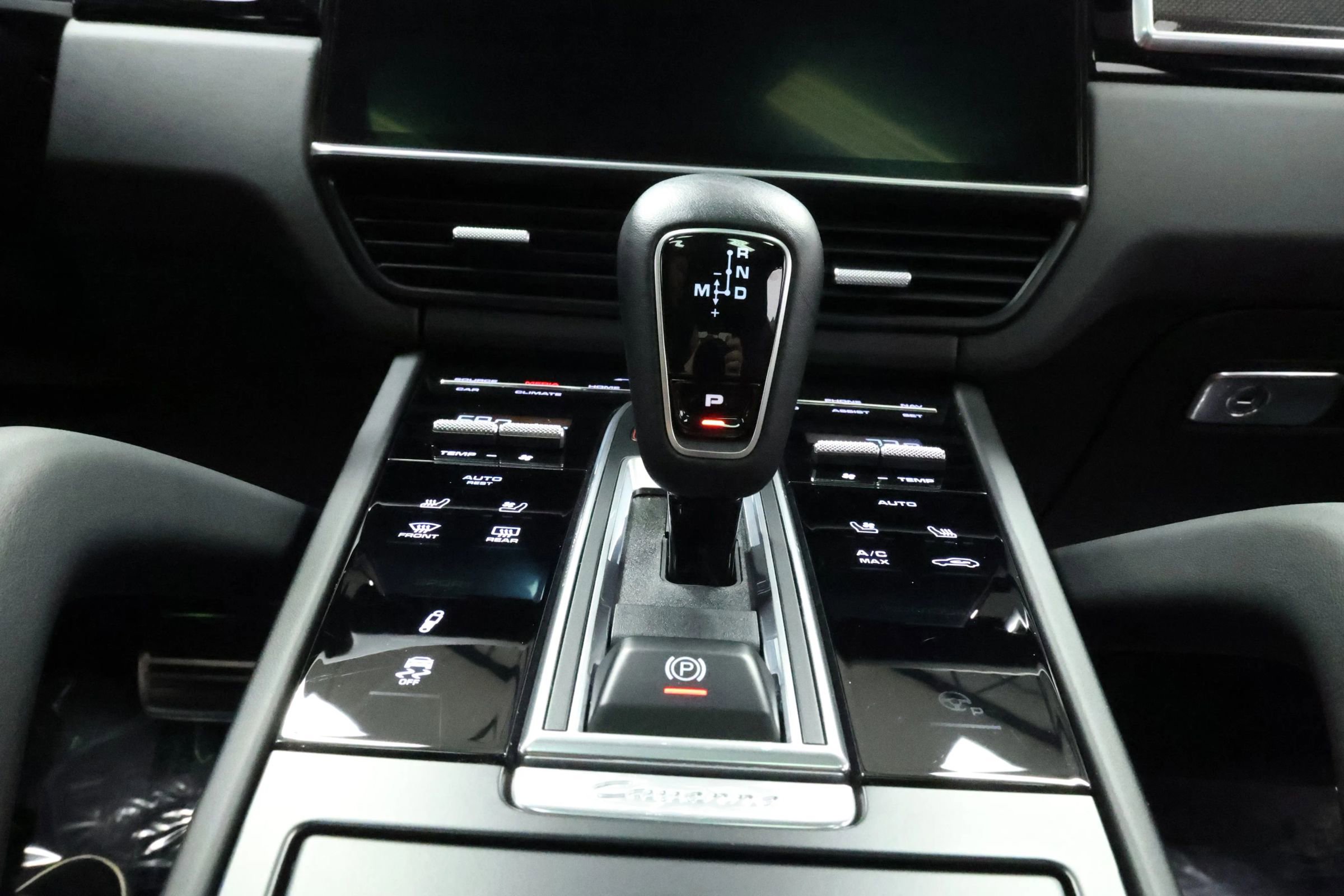 Used 2020 Porsche Cayenne Turbo image 33