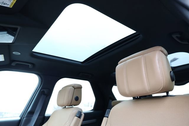 Used 2023 Land Rover Discovery S R-Dynamic image 23