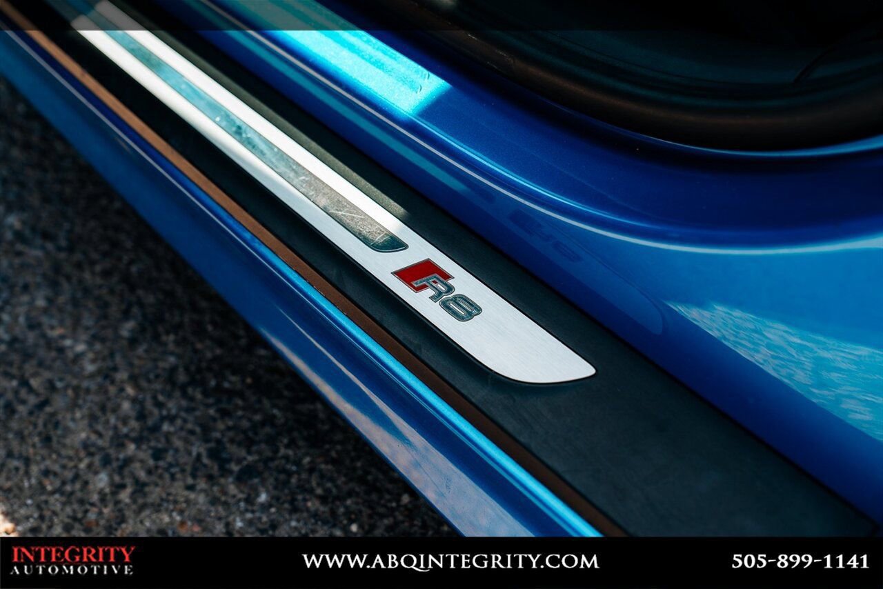 Used 2017 Audi R8 V10 w/ Carbon Exterior Package image 24