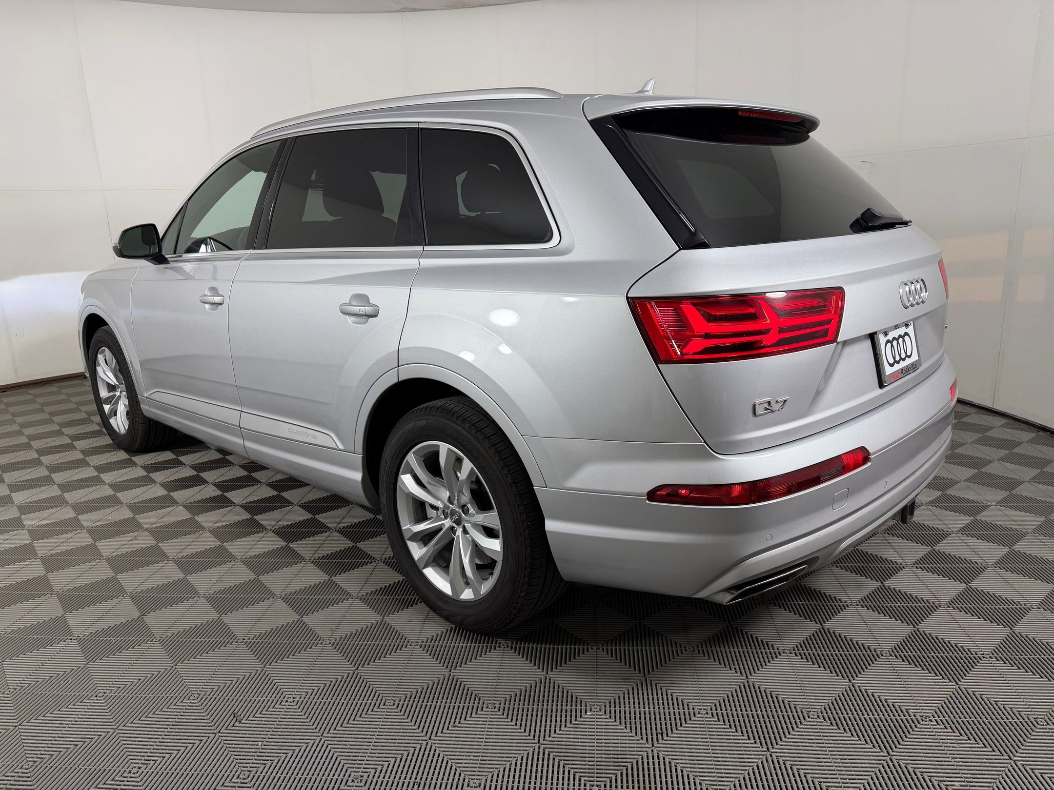 Used 2017 Audi Q7 2.0T Premium Plus w/ Premium Plus Package AWD/4WD image 3