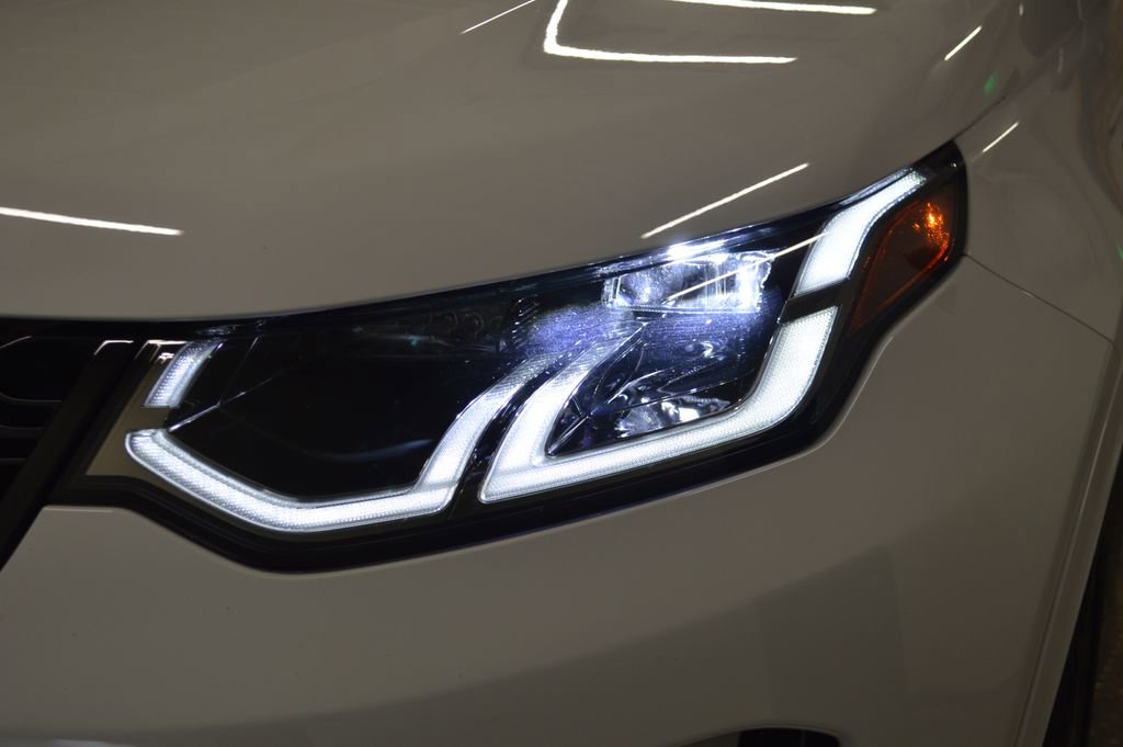 Used 2025 Land Rover Discovery Sport S image 9