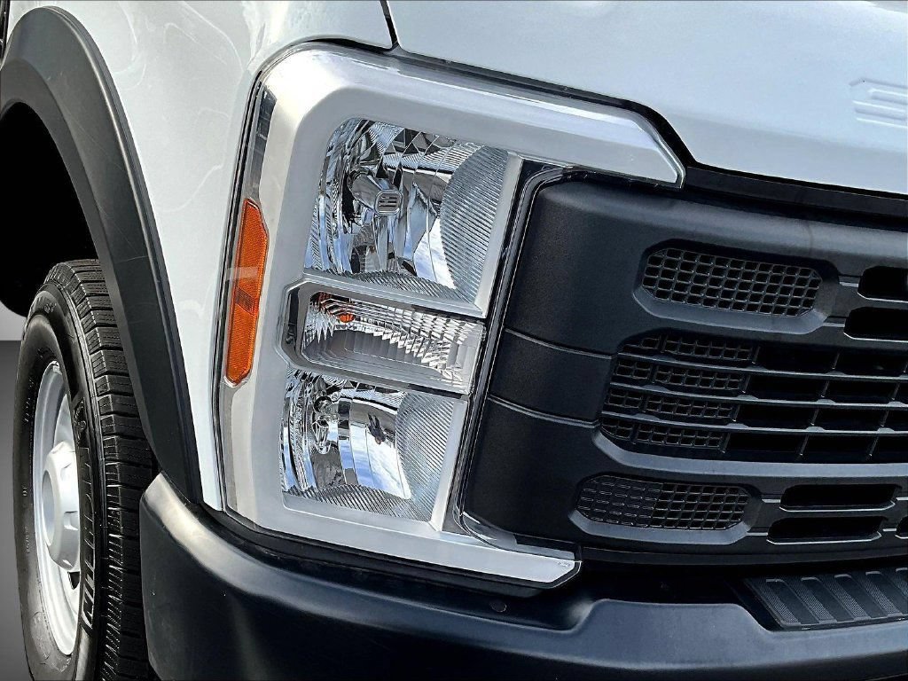 Used 2025 Ford F250 XL AWD/4WD image 30