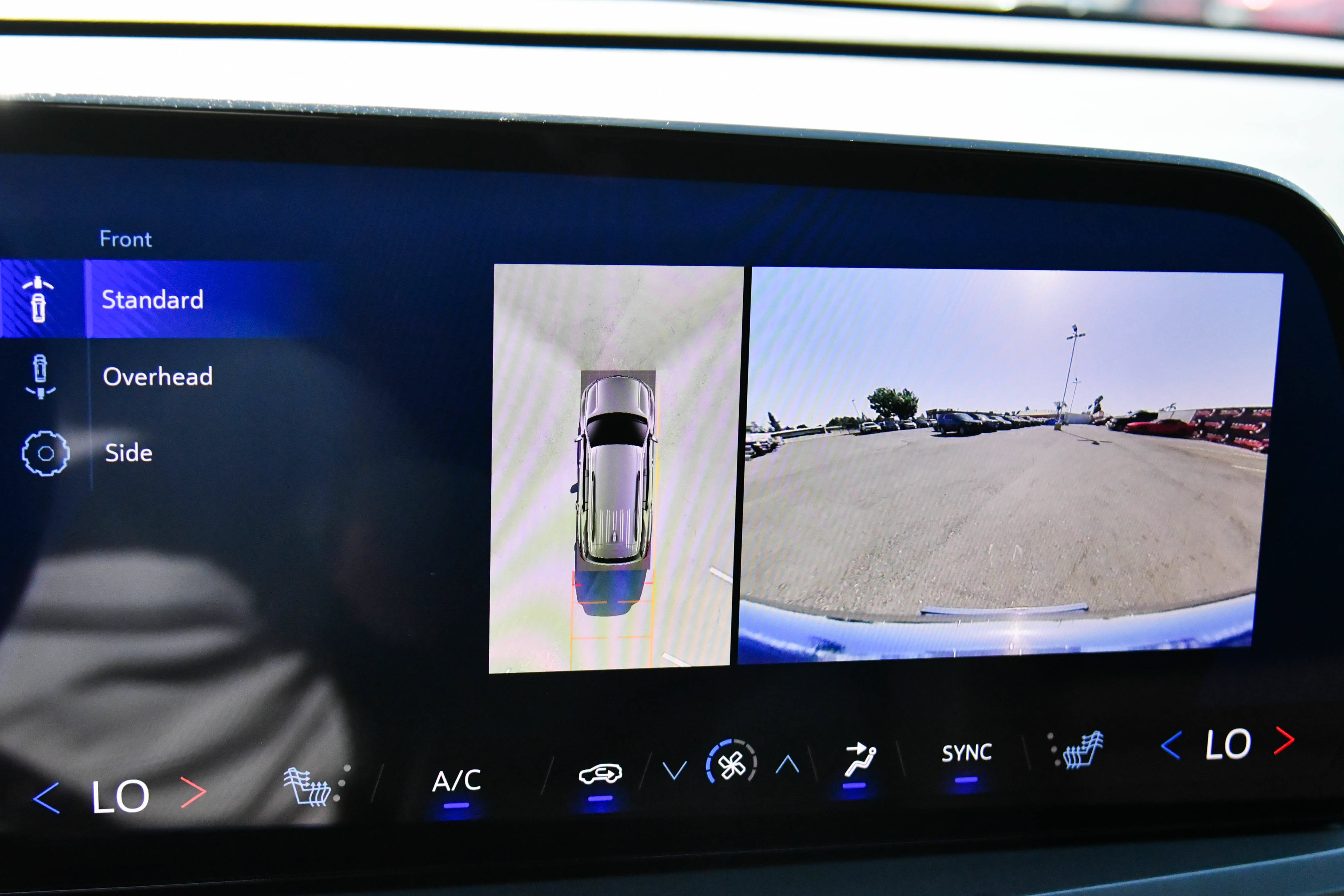 Used 2024 Chevrolet Traverse LT FWD image 23