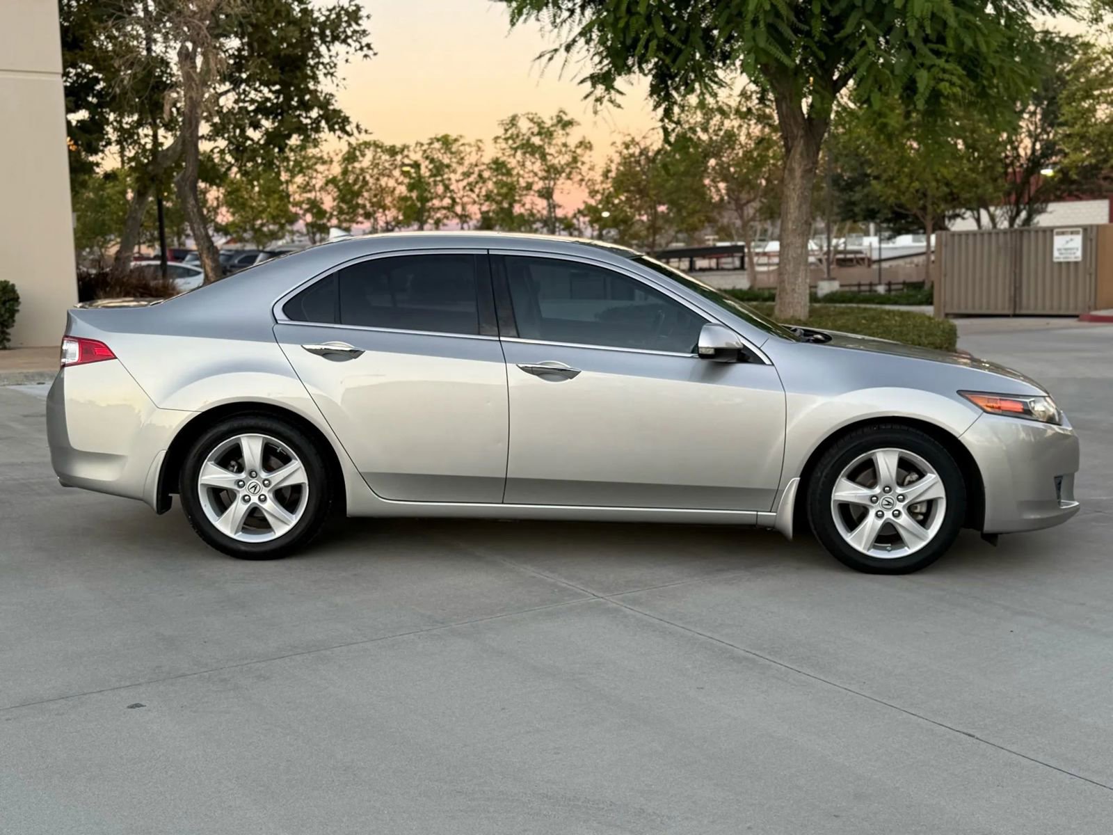 Used 2010 Acura TSX Sedan image 4