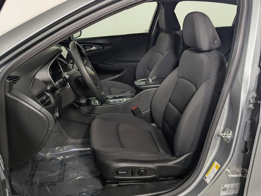 Used 2025 Chevrolet Malibu LT image 14