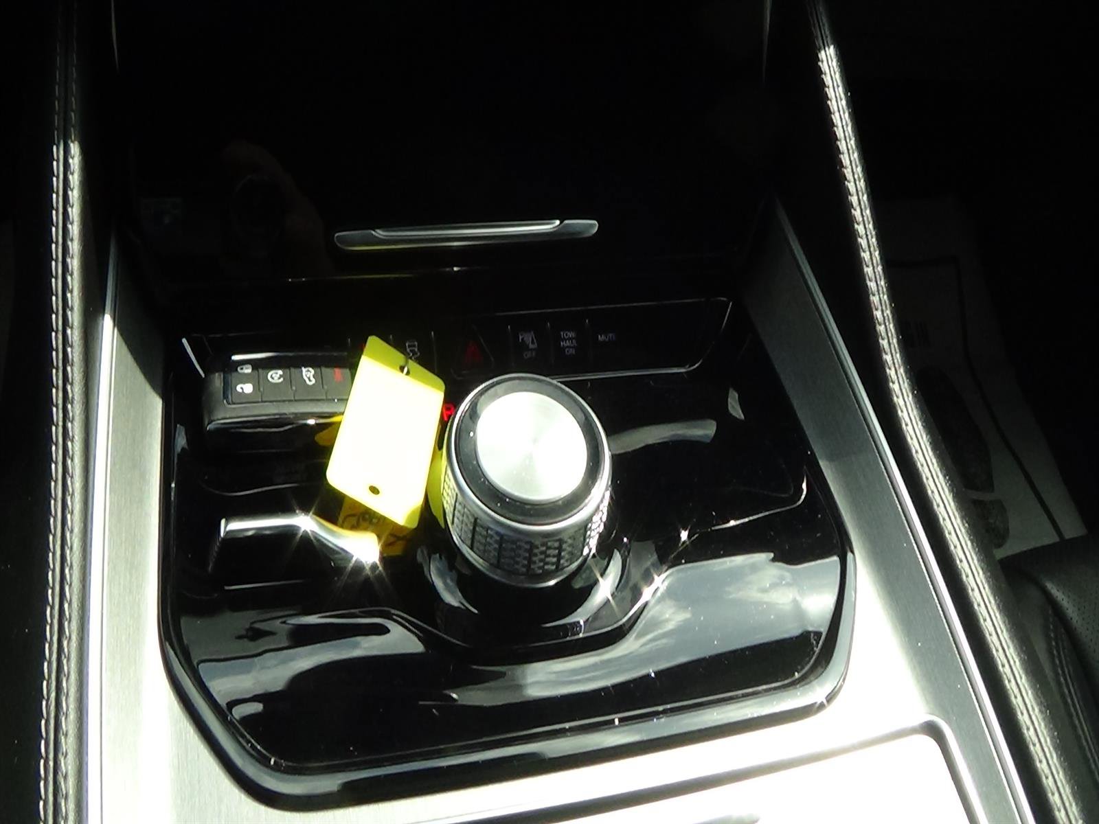 Certified 2025 Jeep Wagoneer L 4WD image 31