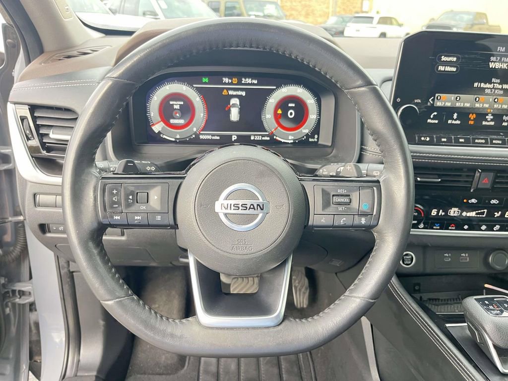 Used 2021 Nissan Rogue Platinum image 16