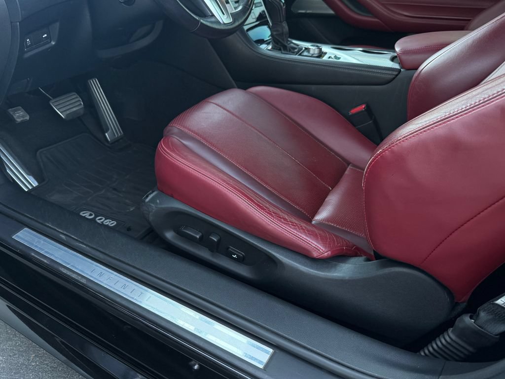 Used 2018 INFINITI Q60 Red Sport 400 AWD/4WD image 19