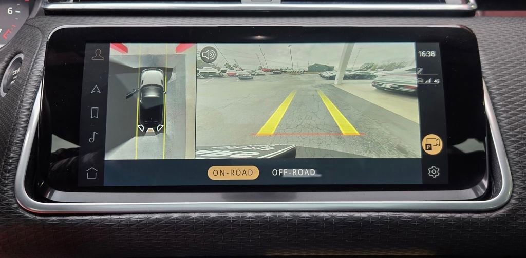 Used 2021 Land Rover Range Rover Velar R-Dynamic S image 32