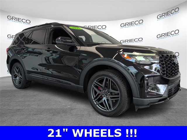 Used 2025 Ford Explorer ST image 1