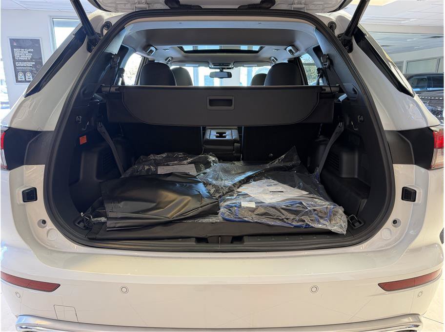 Used 2025 Mitsubishi Outlander 4WD Plug-In Hybrid image 26