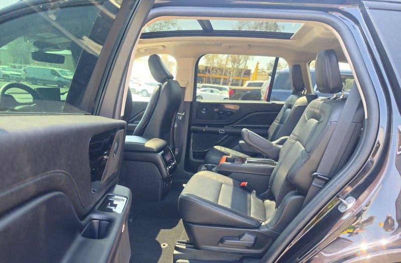 Certified 2024 Lincoln Aviator Reserve w/ Equipment Group 201A AWD/4WD image 8