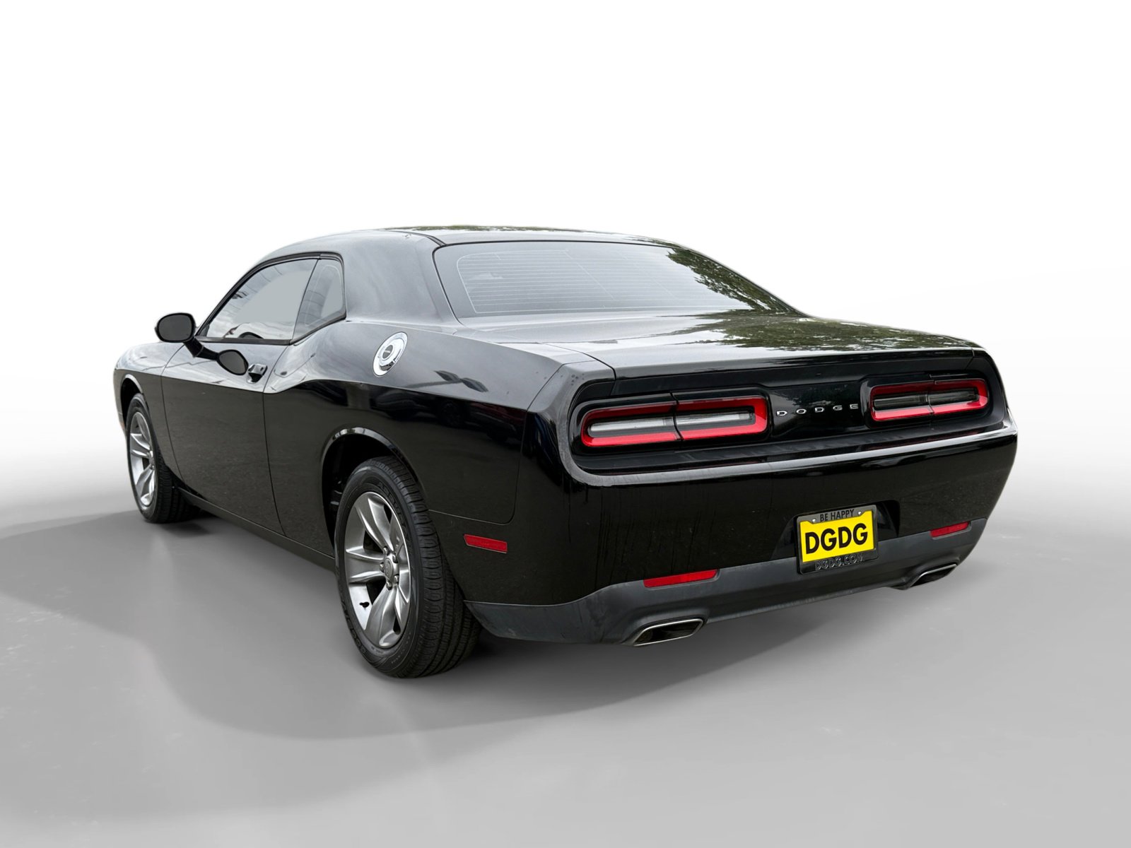 Used 2016 Dodge Challenger SXT RWD image 3