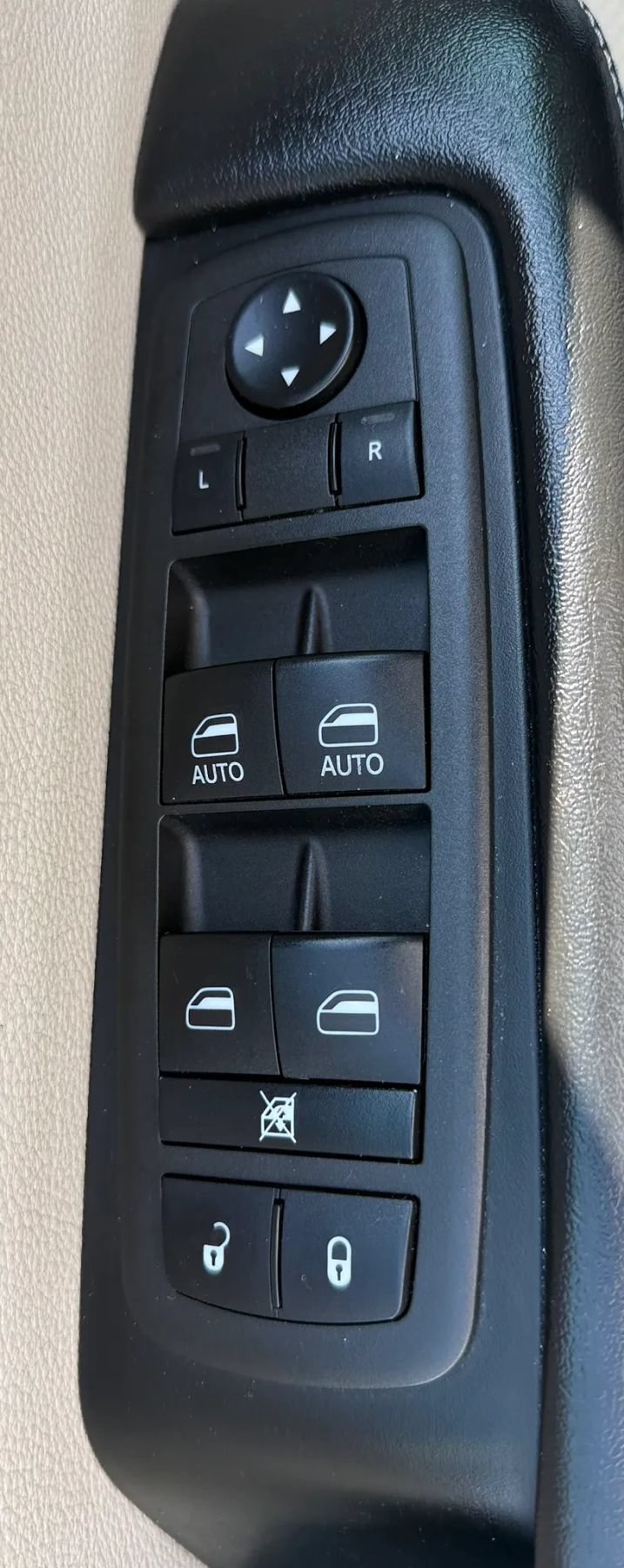 Used 2022 Chrysler Pacifica Touring-L FWD image 21