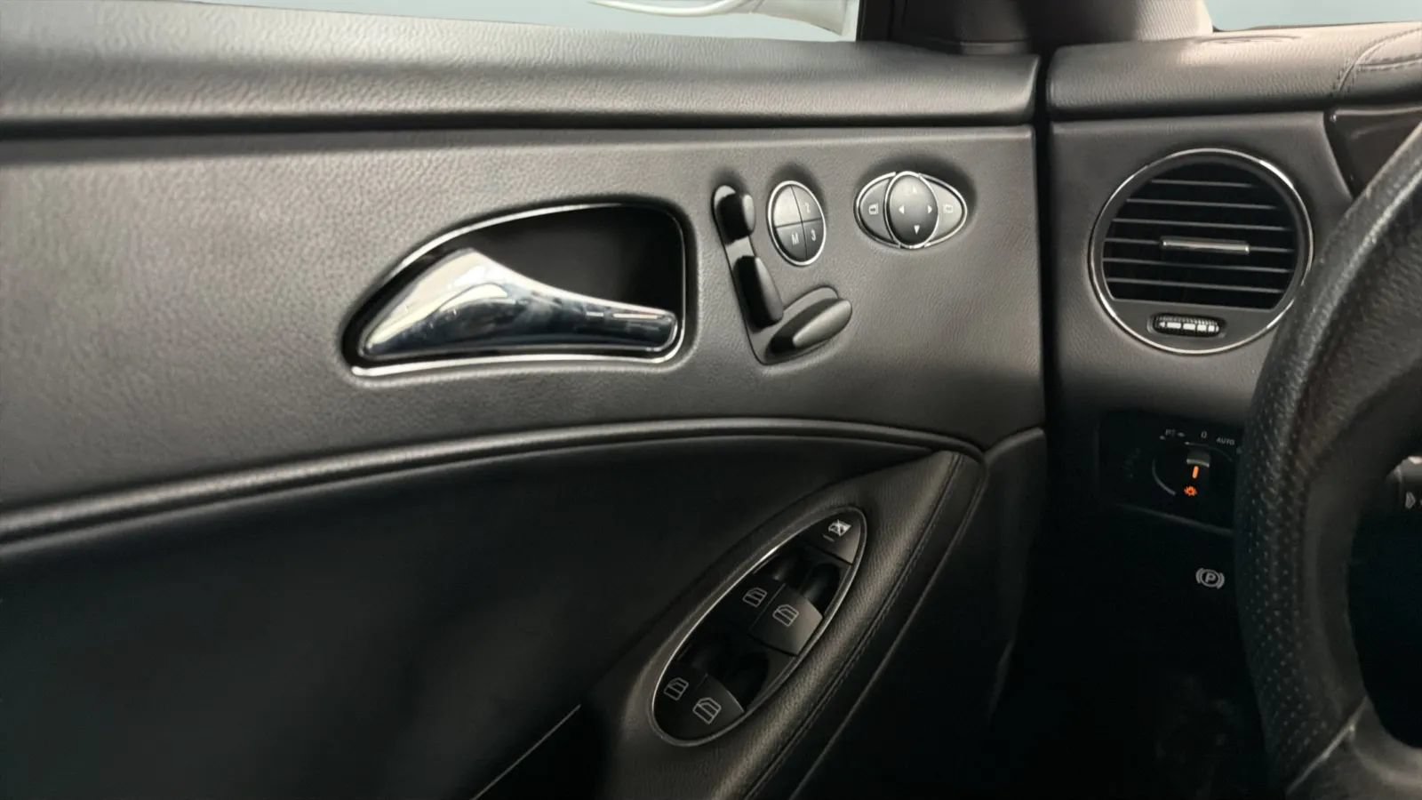 Used 2008 Mercedes-Benz CLS 550 image 14