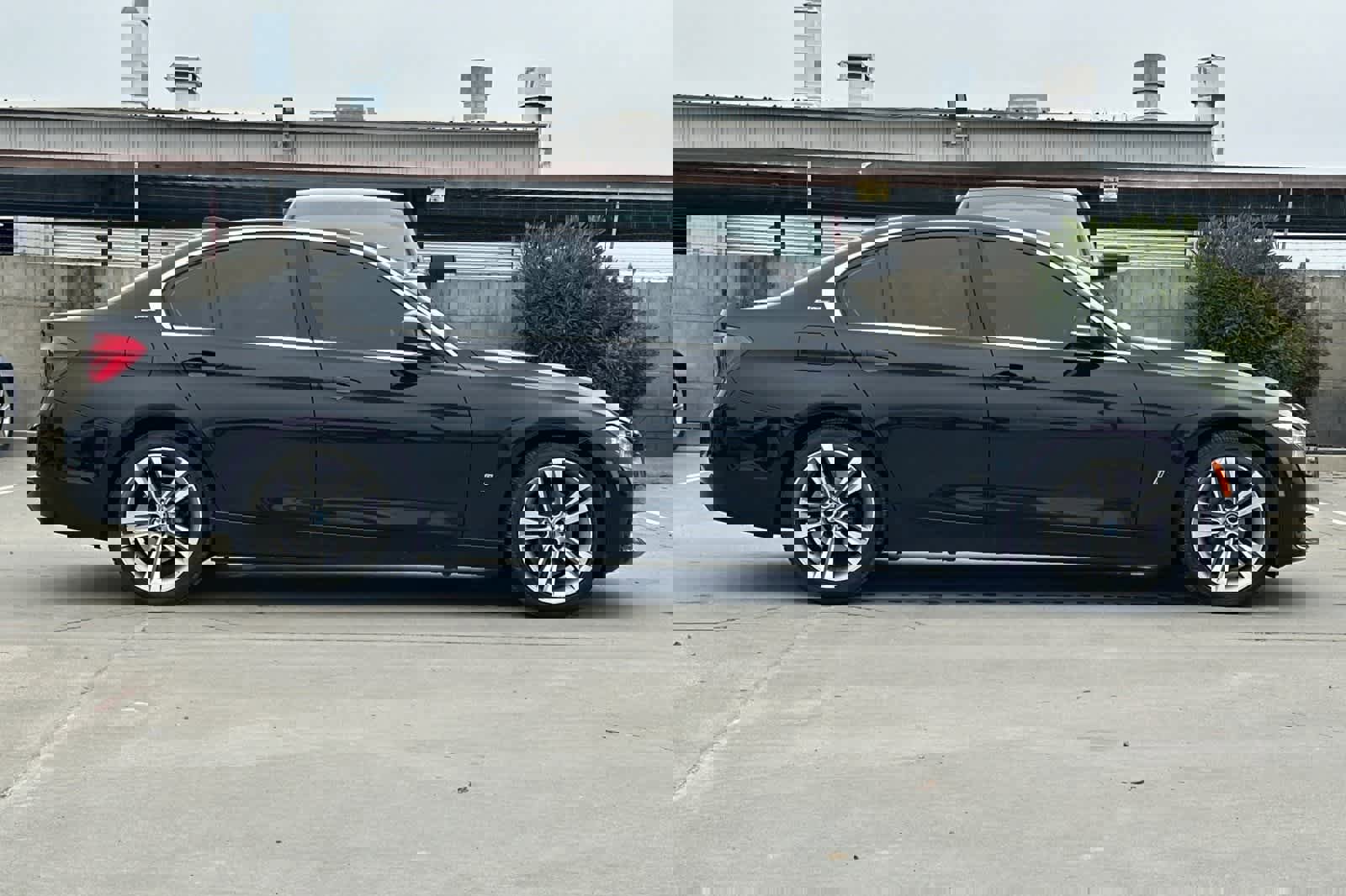 Used 2018 BMW 330e w/ Convenience Package image 9