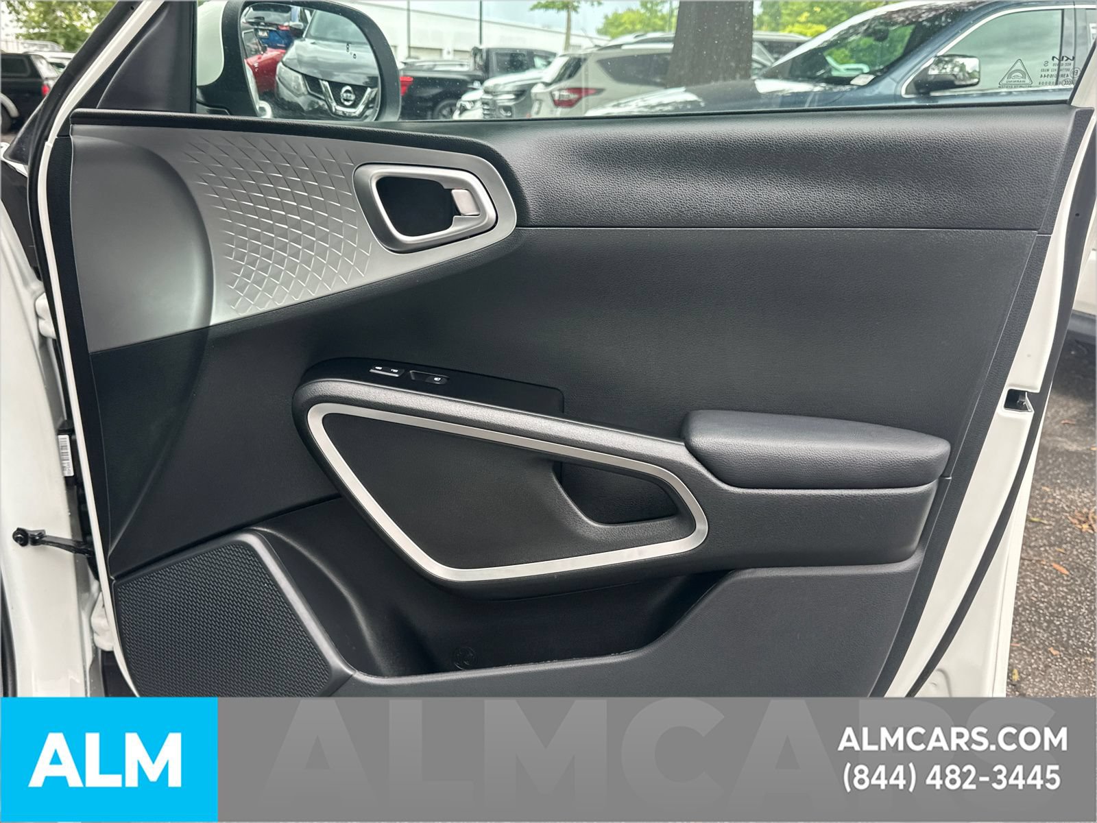 Used 2025 Kia Soul LX w/ LX Technology Package FWD image 16
