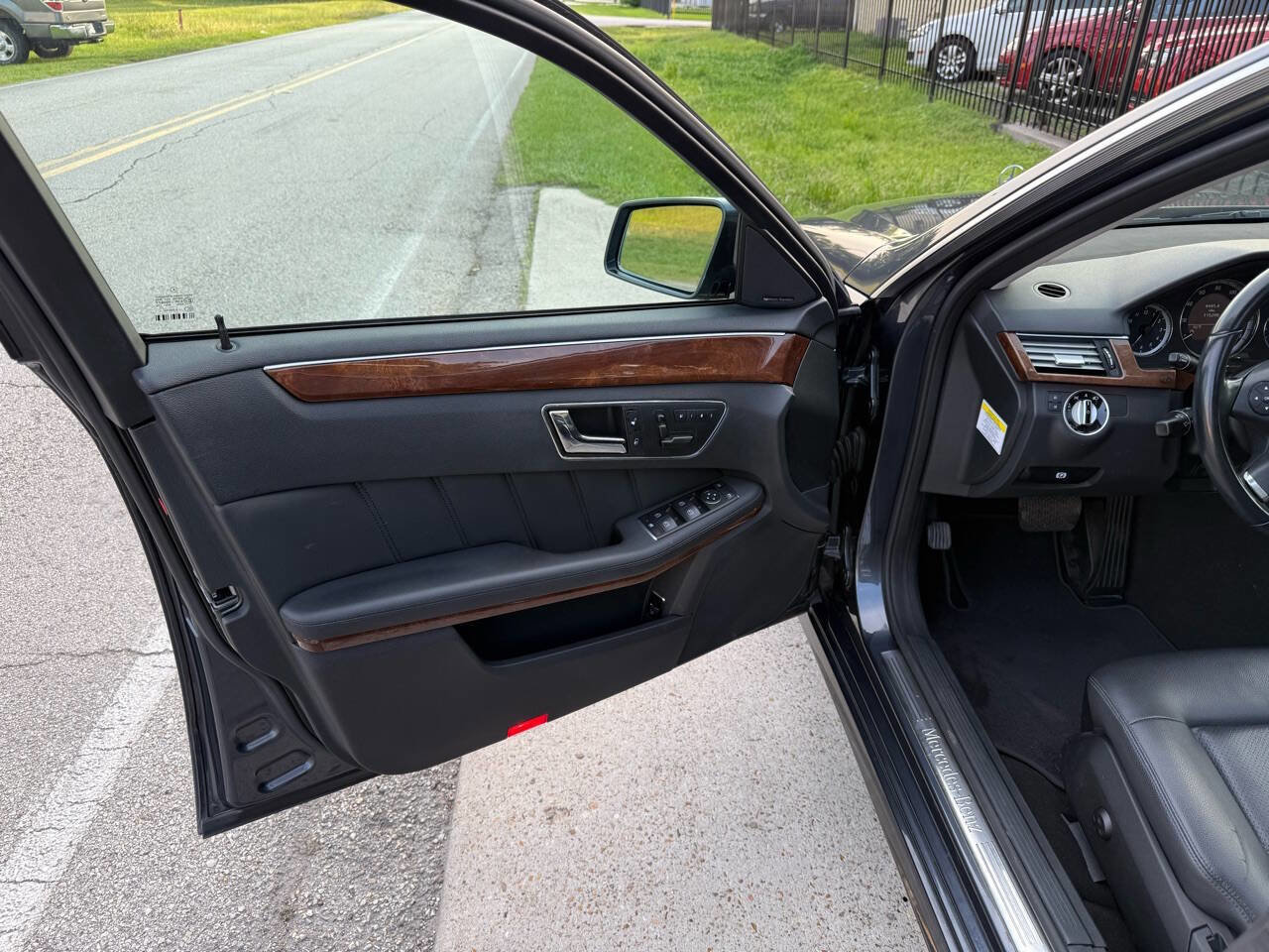 Used 2011 Mercedes-Benz E 350 BlueTEC Sedan image 11