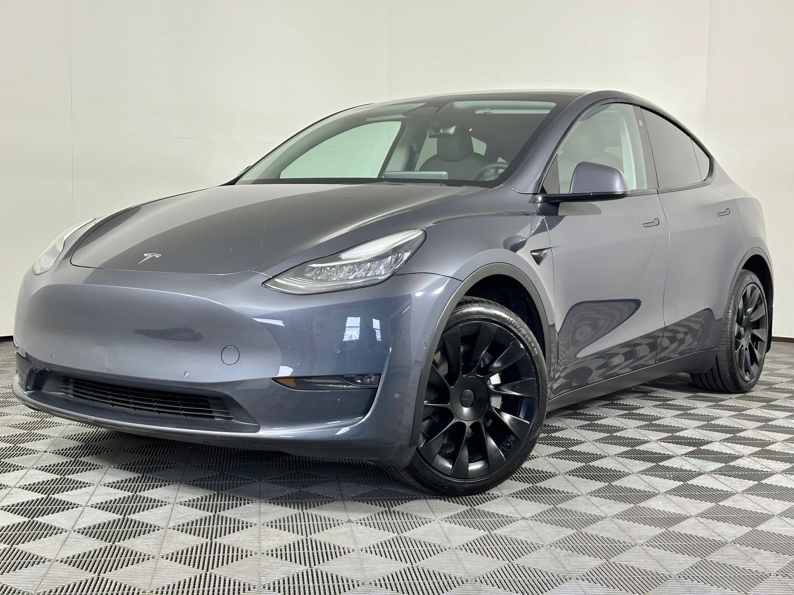 Used 2022 Tesla Model Y Long Range AWD/4WD image 41