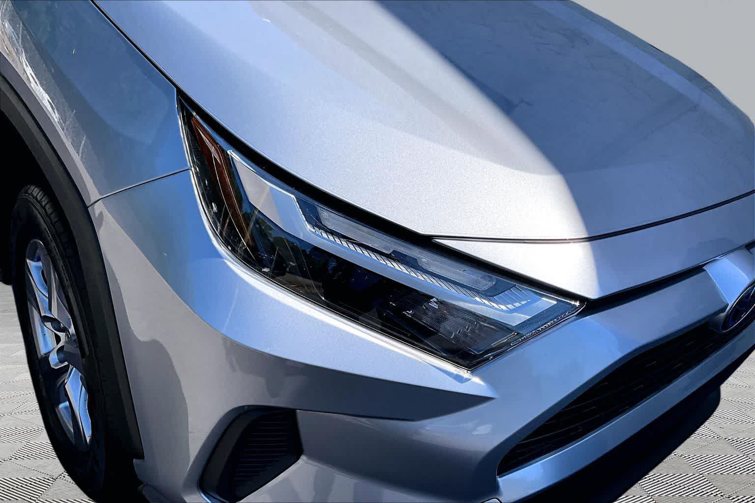 Certified 2023 Toyota RAV4 LE AWD/4WD image 28