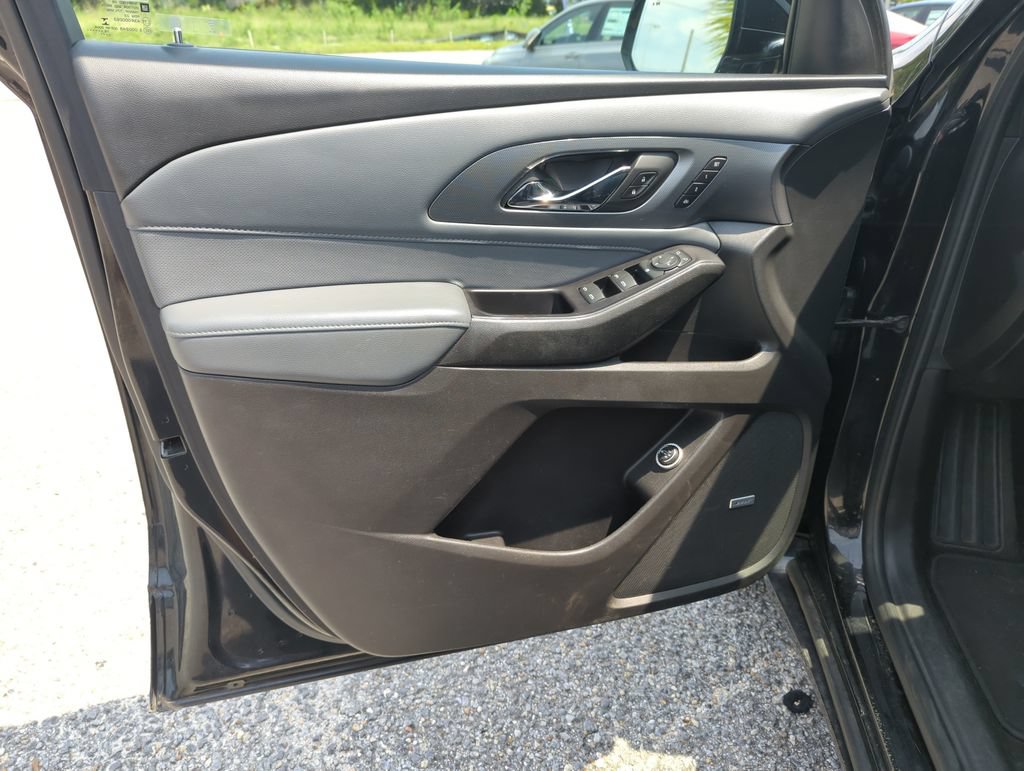 Used 2019 Chevrolet Traverse Premier w/ Driver Confidence II Package FWD image 18