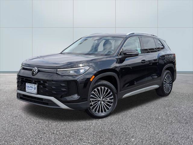 Certified 2025 Volkswagen Tiguan S w/ 18" Wheel Package AWD/4WD image 1