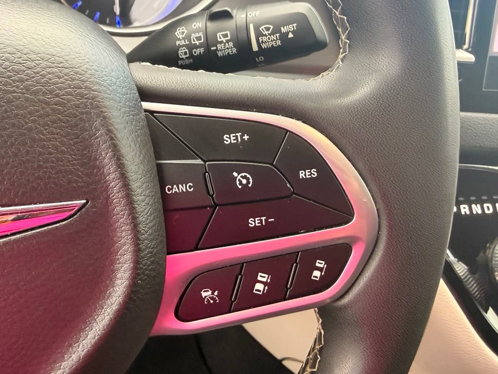 Used 2023 Chrysler Pacifica Touring-L FWD image 22