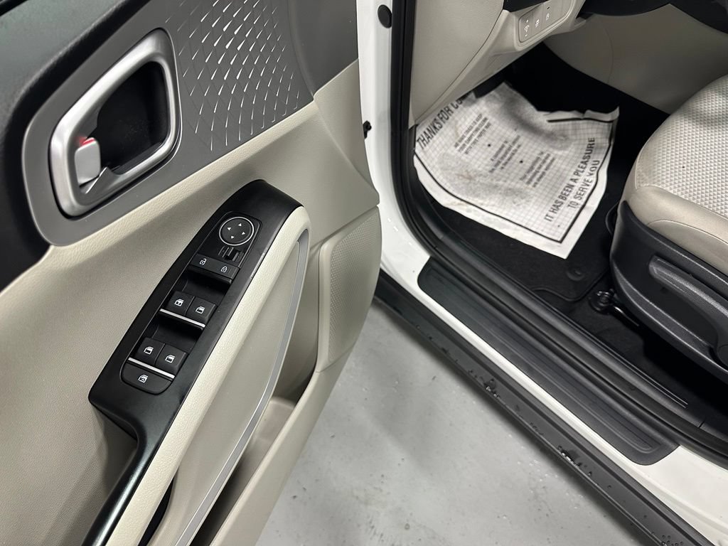 Used 2023 Kia Soul LX w/ LX Technology Package FWD image 9