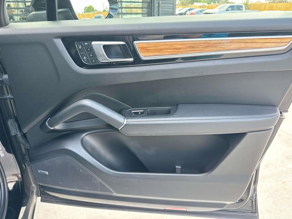 Certified 2023 Porsche Cayenne S Platinum image 19