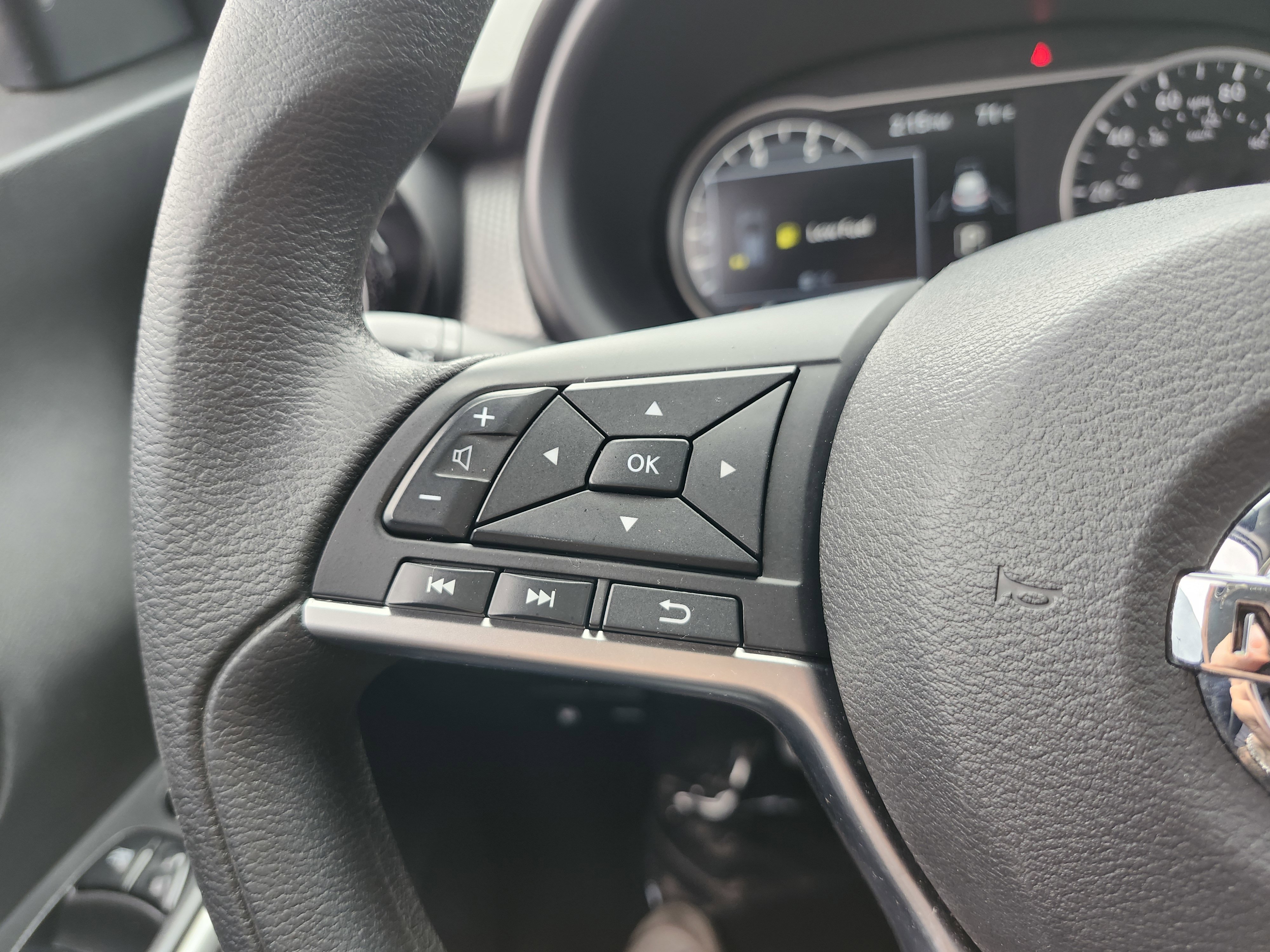 Used 2020 Nissan Kicks SV FWD image 31