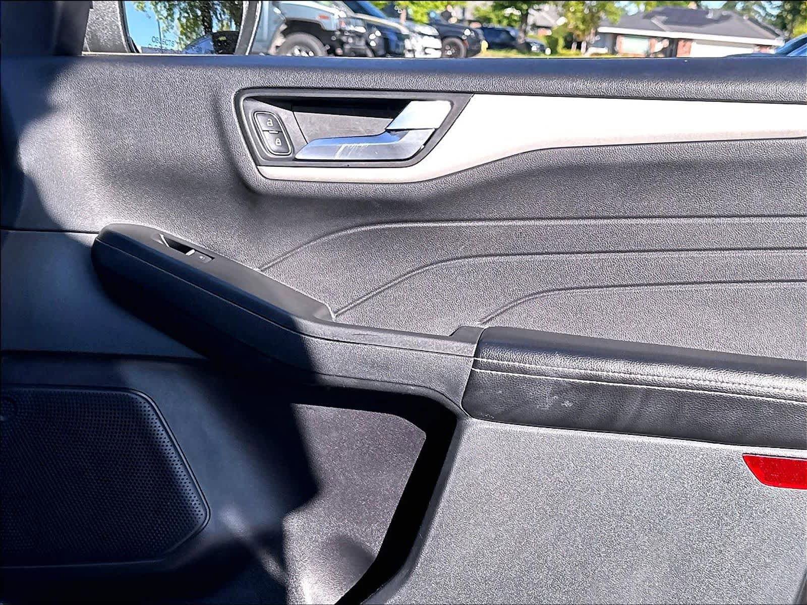 Used 2021 Ford Escape SE w/ Convenience Package FWD image 27