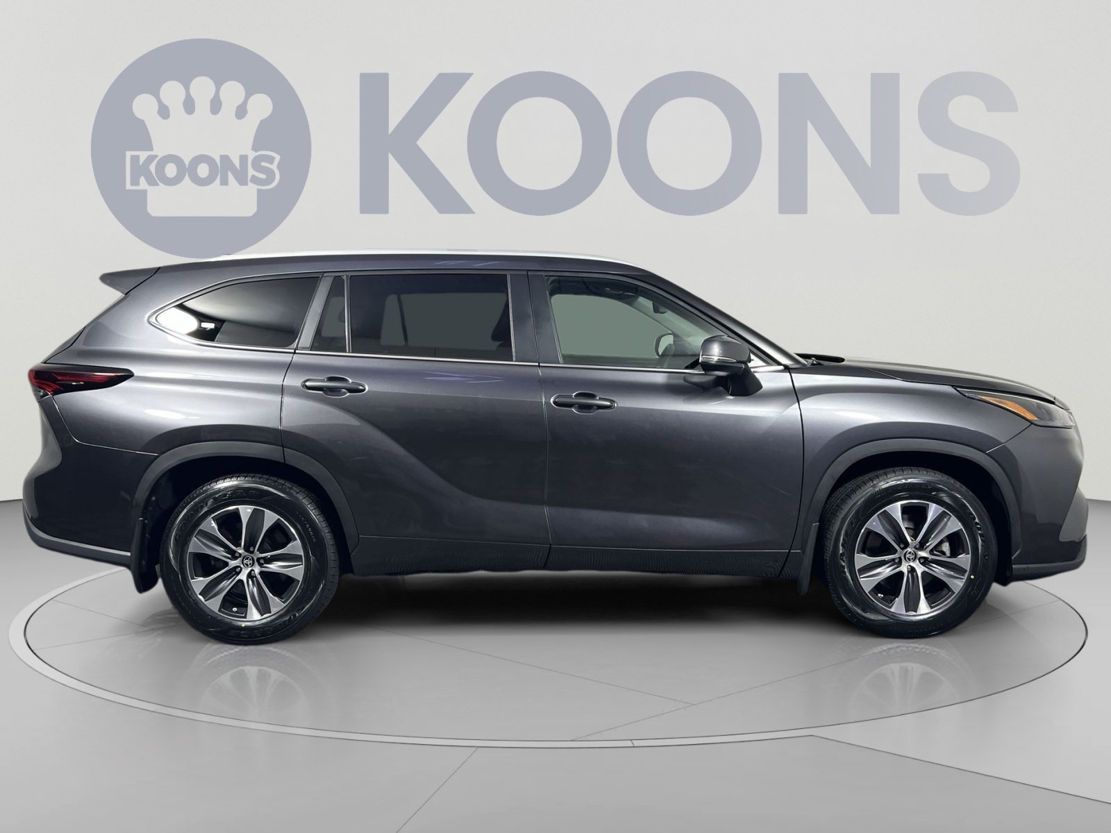 Used 2024 Toyota Highlander XLE AWD/4WD image 8