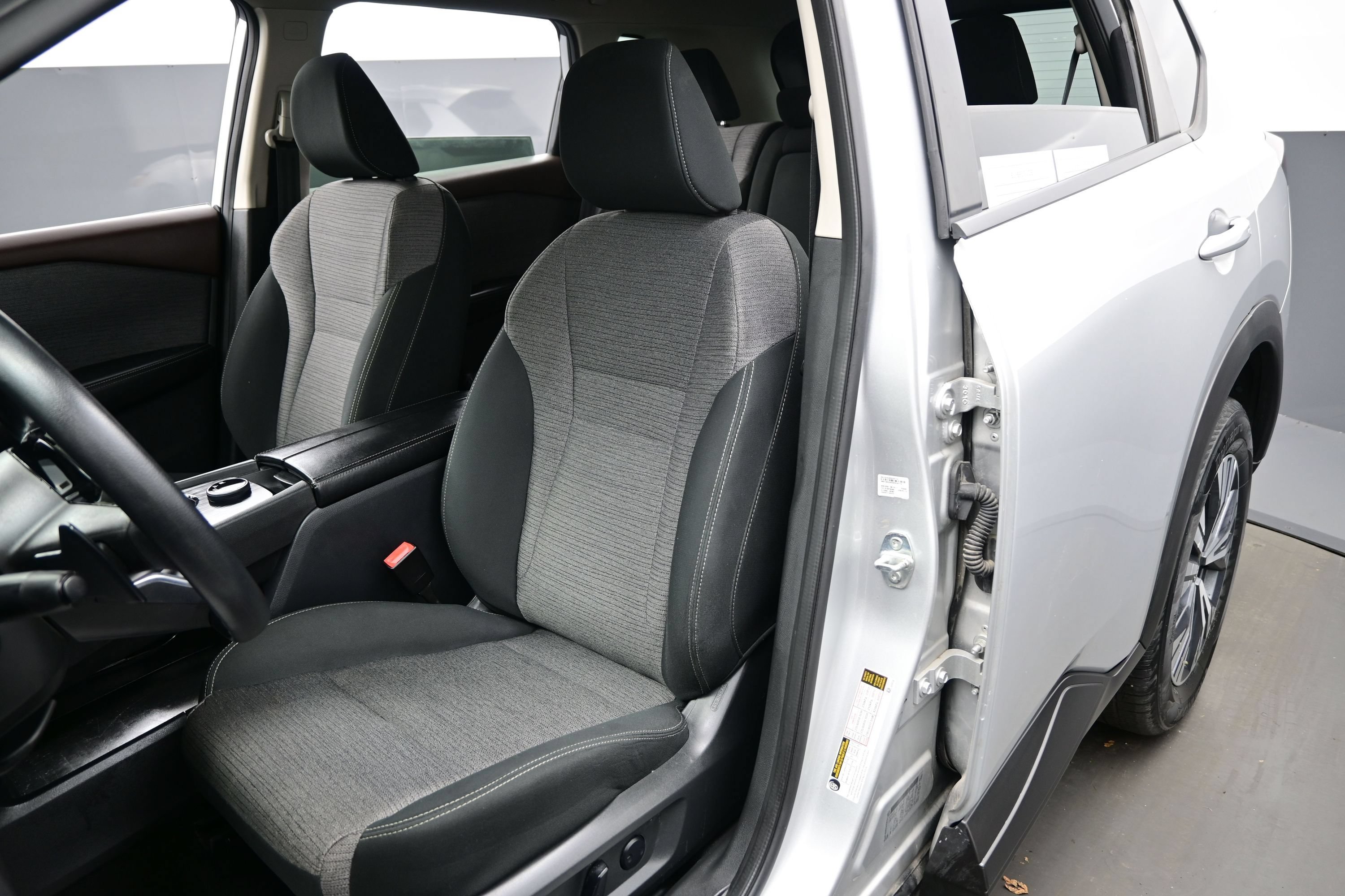 Used 2023 Nissan Rogue SV AWD/4WD image 12